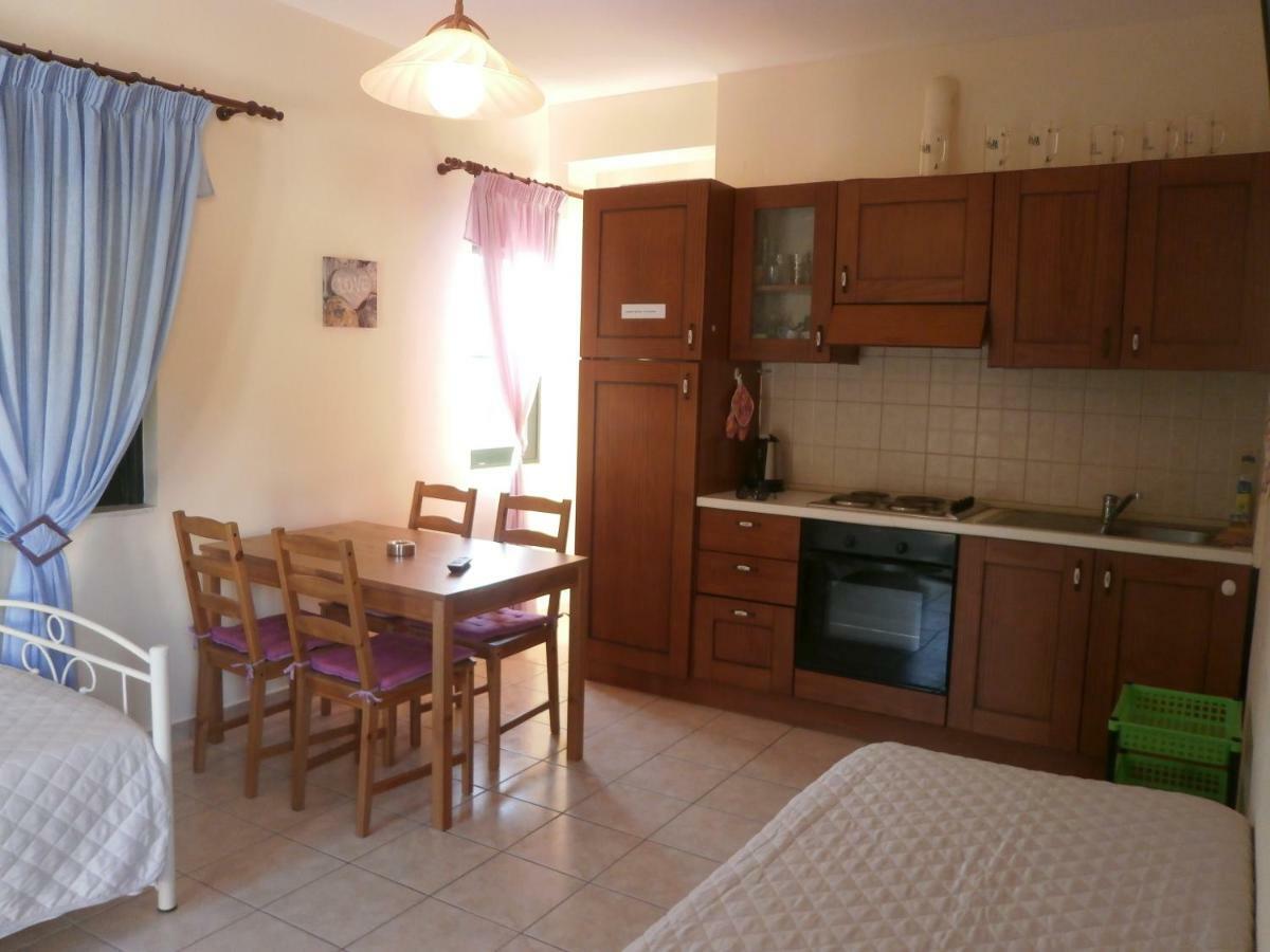 Flisvos Apartments Megalochori  Экстерьер фото